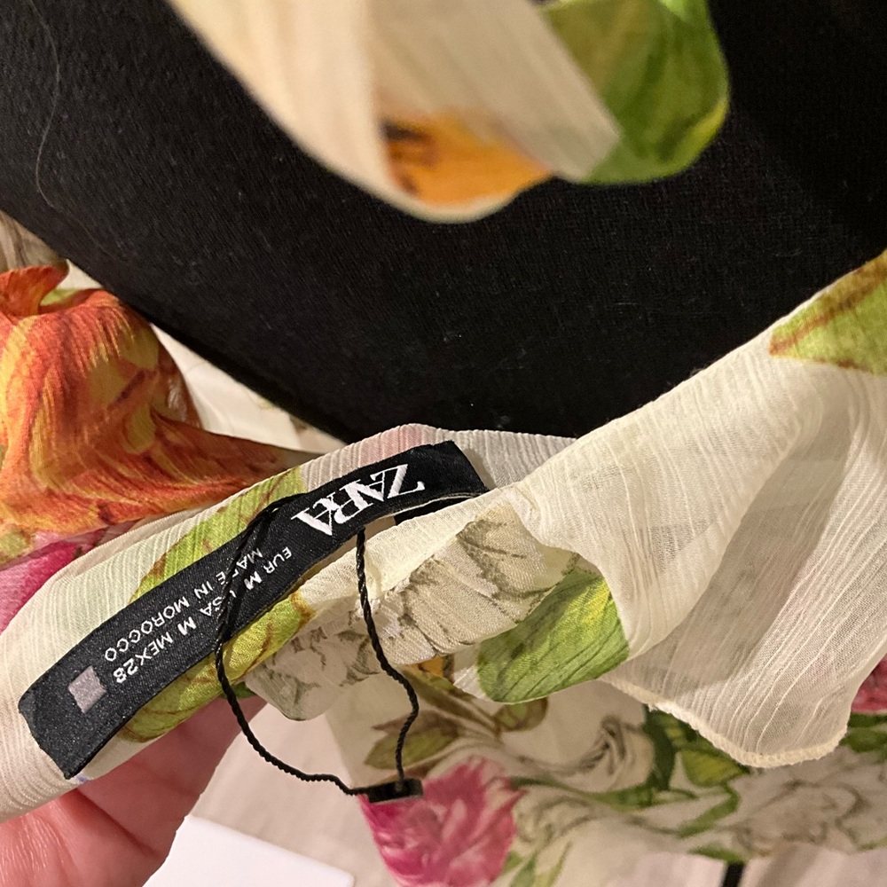Pretty floral Zara blouse